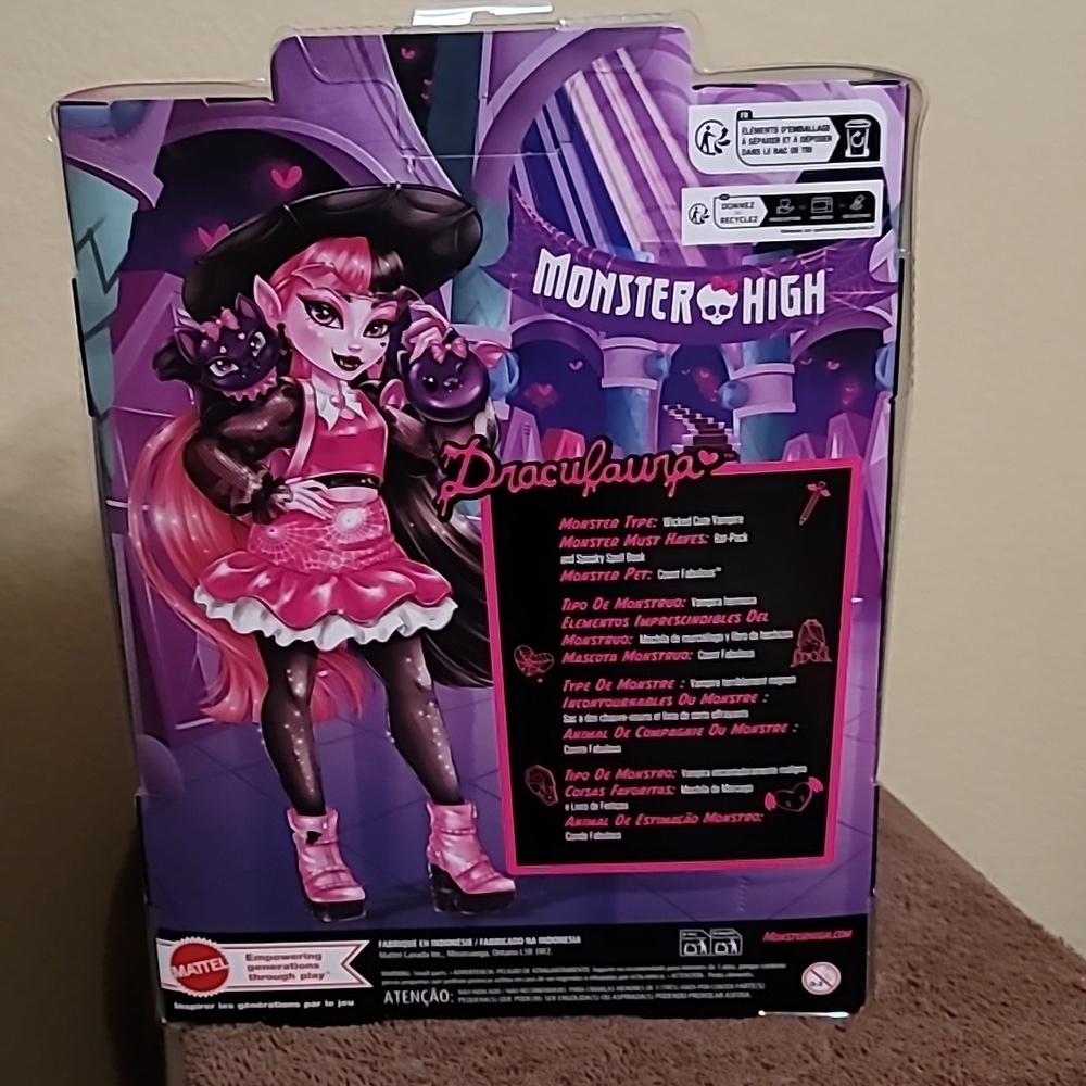Monster High doll Draculaura - Picture 3 of 3